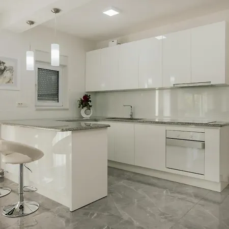 Ms025, - Makarska * إيموتسكي